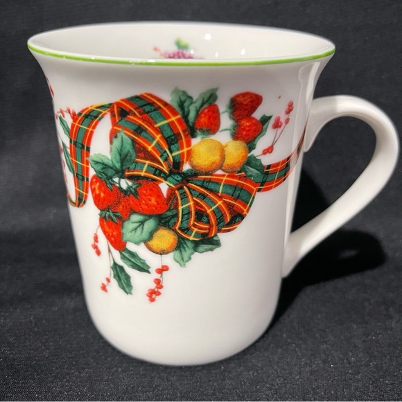 William James Fine Stoneware Coffee Mug Christmas Fruit Garland Holiday - Picture 2 of 8